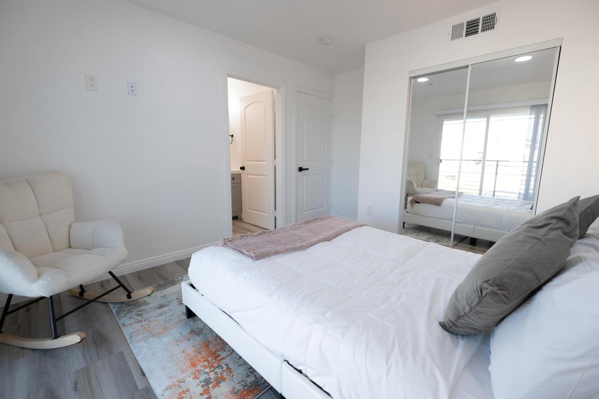 Hotel Cozy La Near Usc And Downtown Attractions- Private With Shared Access Los Ángeles