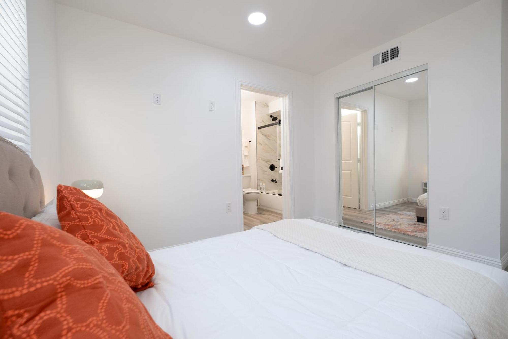 Cozy La Near Usc And Downtown Attractions- Private With Shared Access Los Ángeles