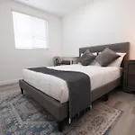 Cozy La Suite Near Usc And Downtown Attractions- Private Room With Shared Access